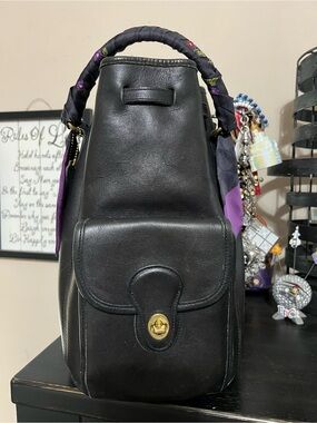 Vintage Coach Black Leather top handle bucket bag